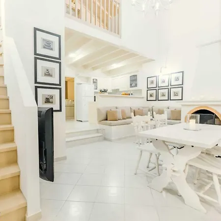 Villa Pefki Beach Front *